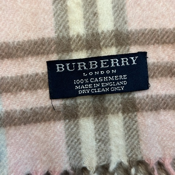 Pink burberry cashmere scarf - Picture 4 of 4